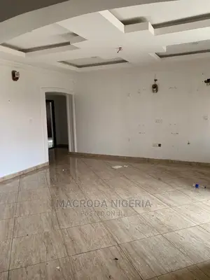 3bdrm Block of Flats in Millinuem Estate, Millenuim/UPS for rent