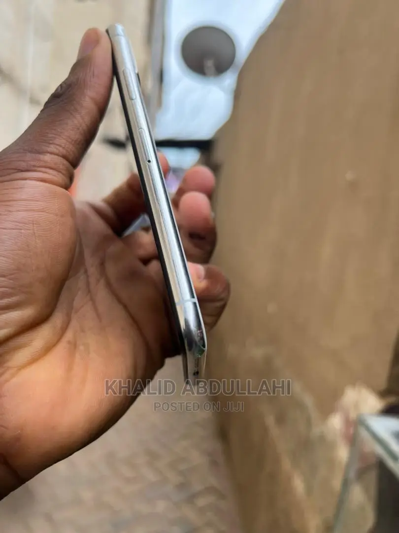 Apple iPhone X 64 GB White