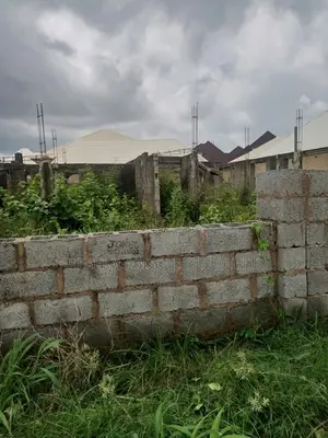 600sqm of Land
