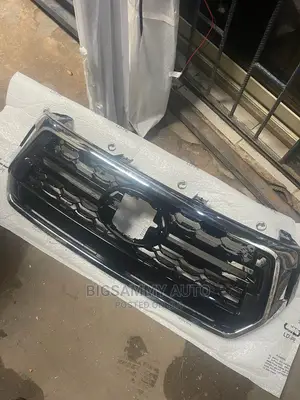 Hilux 2017 Grill / Grilles