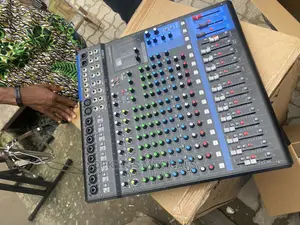 Photo - Yamaha Professional MG-16XU Mixer