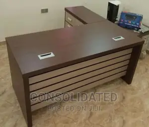 Quality Executive Wooden Top Office Table With Drawers.