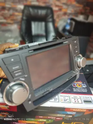 Highlander 08 Car Radio/DVD Player + Reverse Camera
