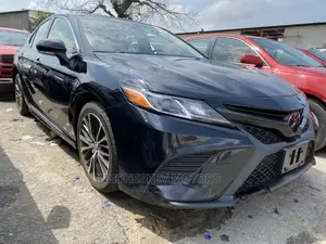 Toyota Camry SE FWD (2.5L 4cyl 8AM) 2018 Black