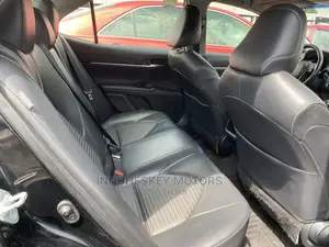 Toyota Camry SE FWD (2.5L 4cyl 8AM) 2018 Black