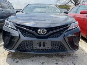 Toyota Camry SE FWD (2.5L 4cyl 8AM) 2018 Black