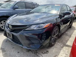 Toyota Camry SE FWD (2.5L 4cyl 8AM) 2018 Black