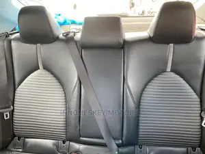 Toyota Camry SE FWD (2.5L 4cyl 8AM) 2018 Black