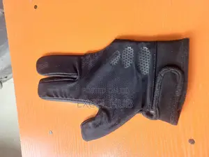 Snooker Gloves With Strap 112