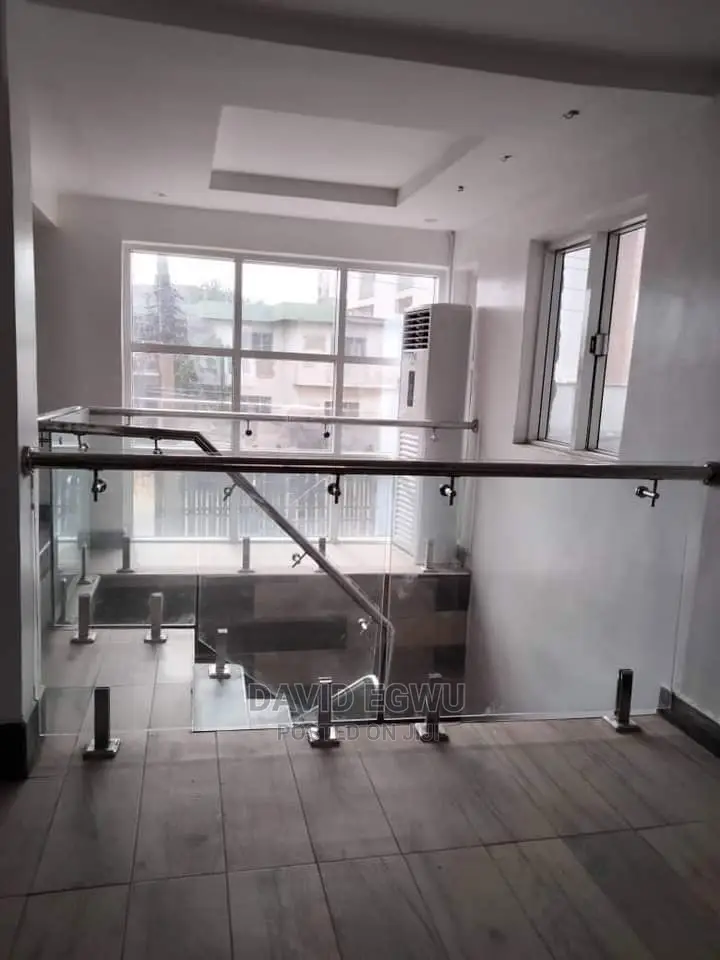 Frameless Glass With Side Rail
