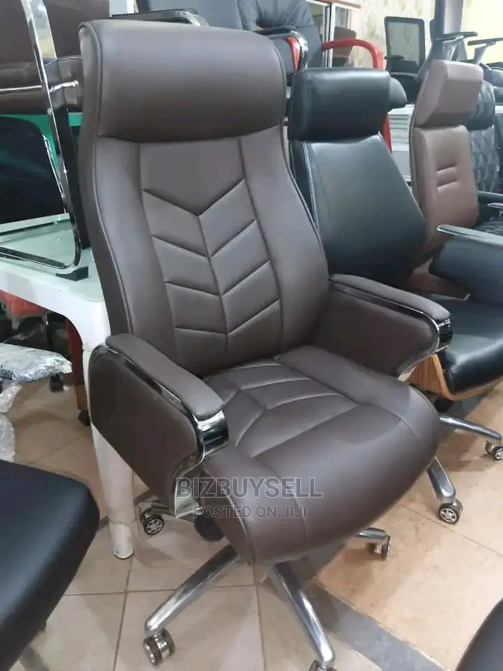 Quality Executive Adjustable Swivel Mesh Office Chair.