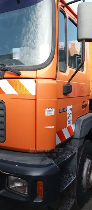 European Used Roll on Roll Off Waste Bin Disposal Truck