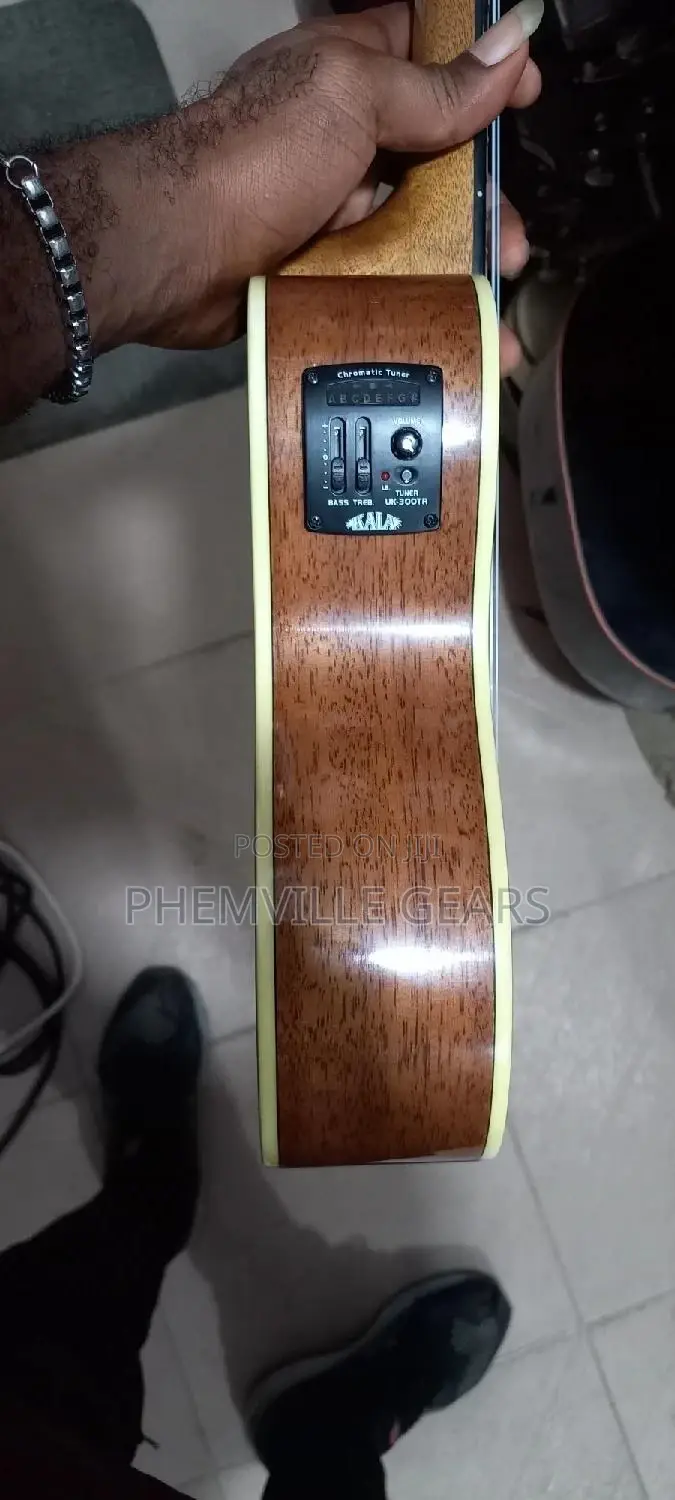 Neat Uk Used Electro Ukulele