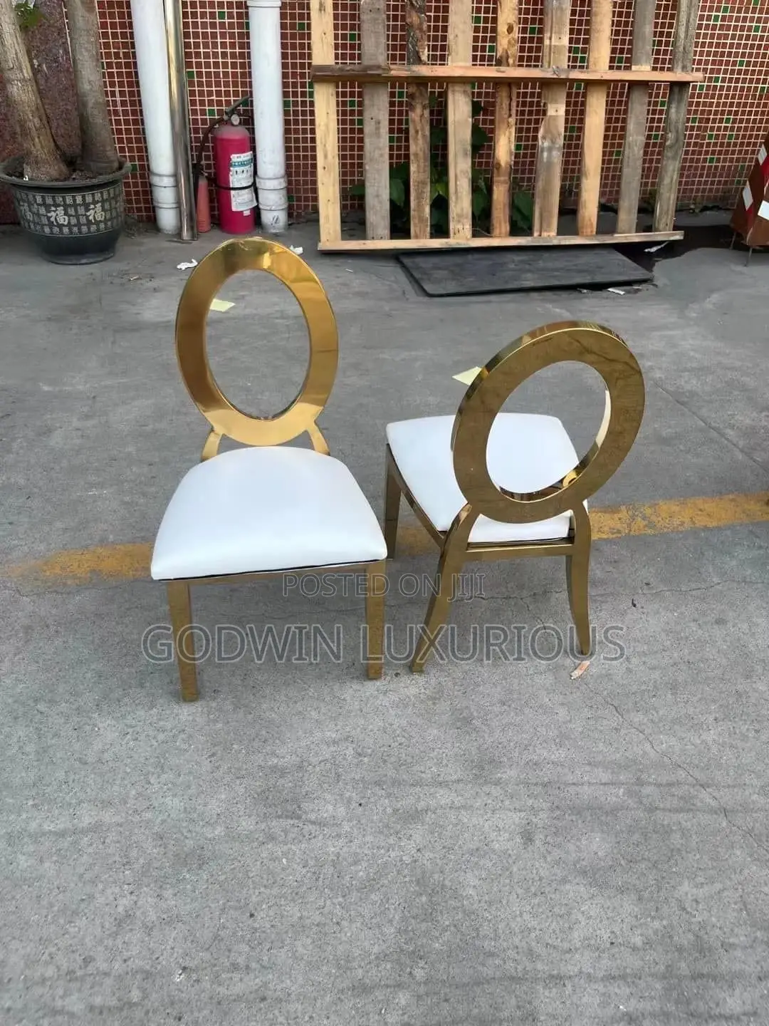 O Back Luxury Chairs