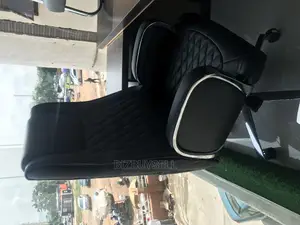 Quality Executive Adjustable Swivel Mesh Office Chair.