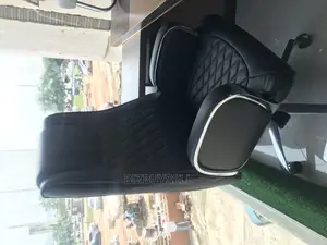Quality Executive Adjustable Swivel Mesh Office Chair.