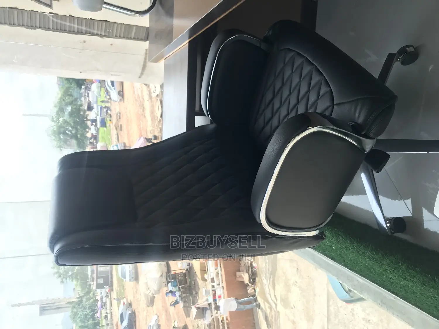 Quality Executive Adjustable Swivel Mesh Office Chair.