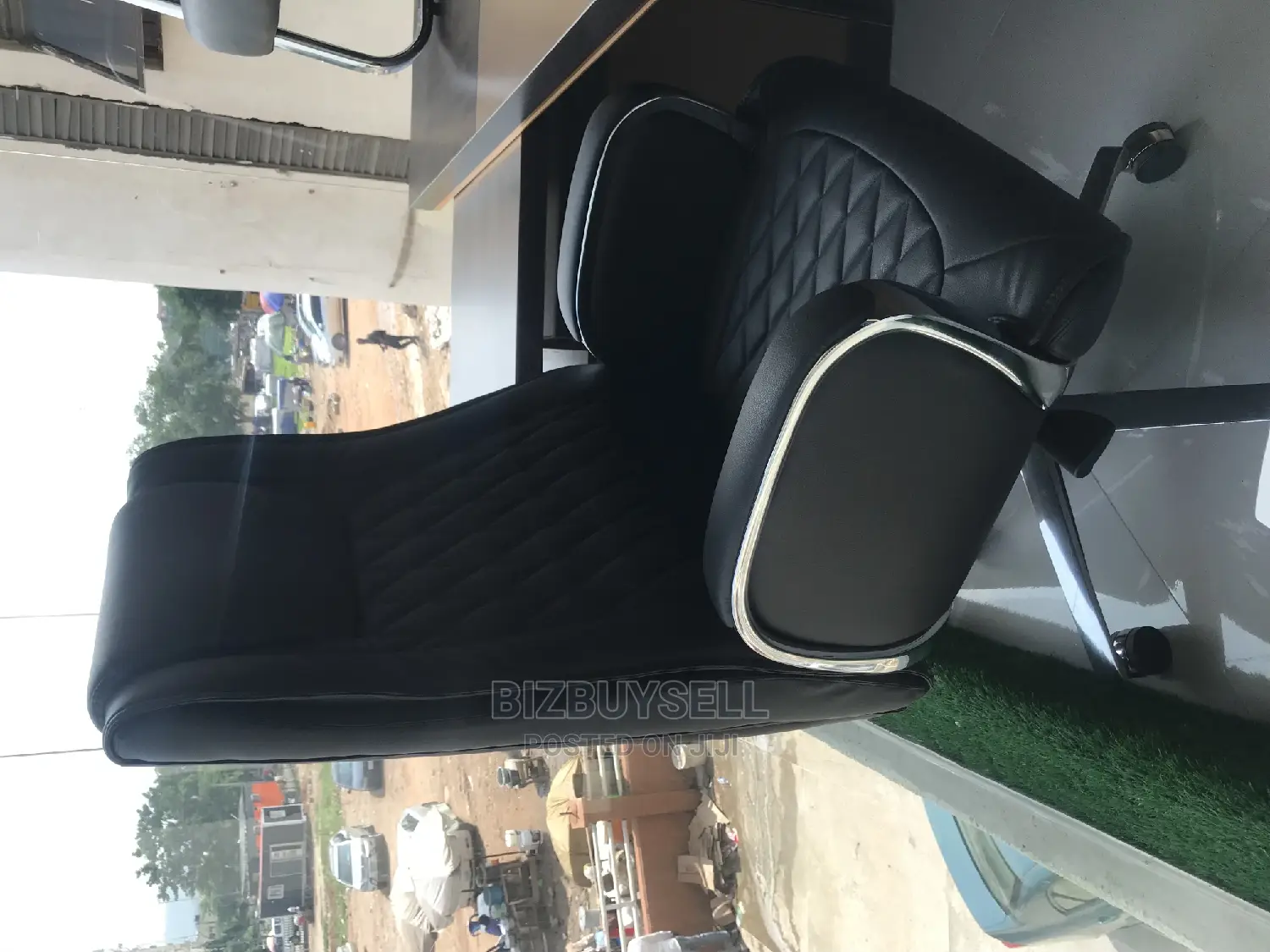 Quality Executive Adjustable Swivel Mesh Office Chair.