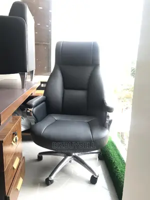 Quality Executive Adjustable Swivel Leather Office Chair.
