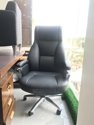 Quality Executive Adjustable Swivel Leather Office Chair.