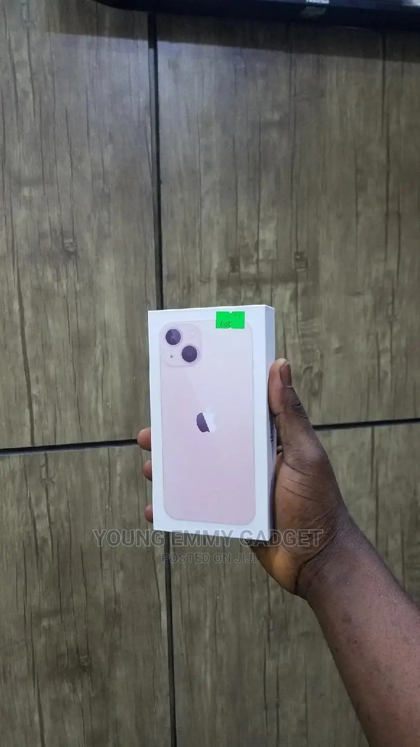 New Apple iPhone 13 128 GB Green
