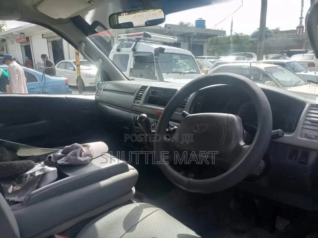 Toyota HiAce 2010