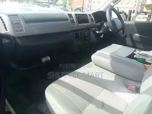 Toyota HiAce 2010