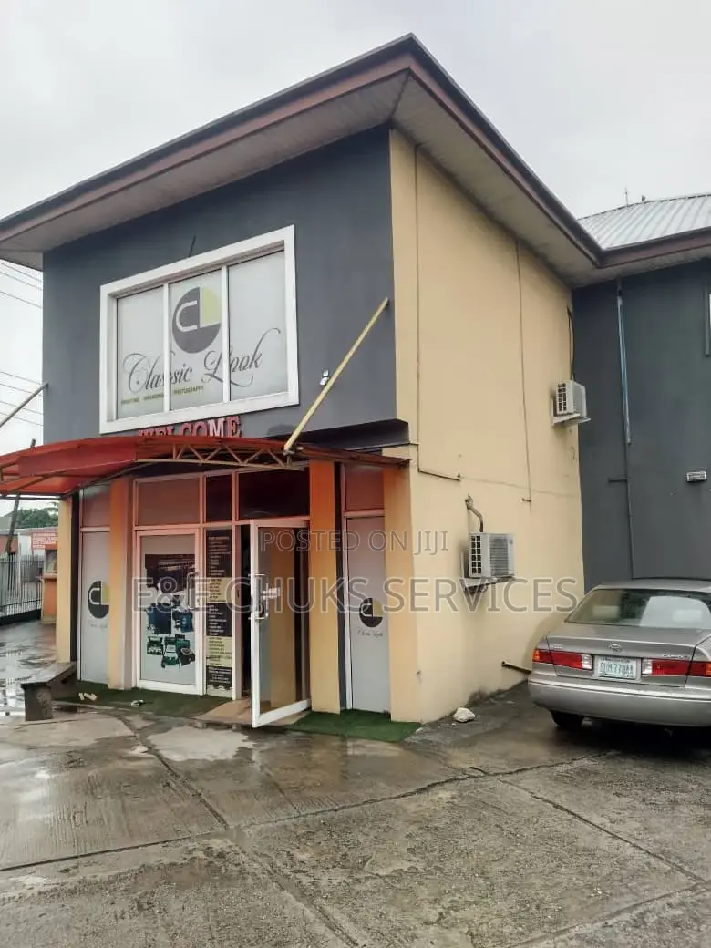 Large Plaza With Large Space For Rent