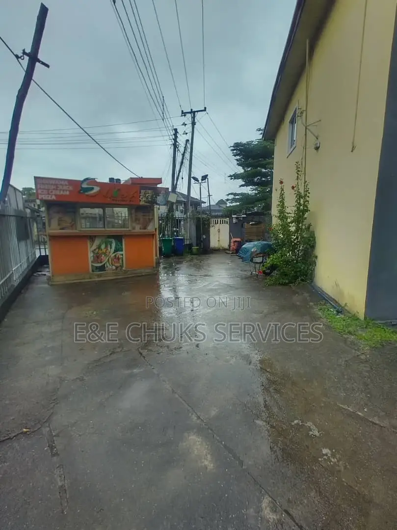Large Plaza With Large Space For Rent