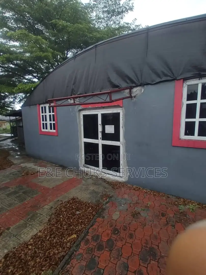 Large Plaza With Large Space For Rent