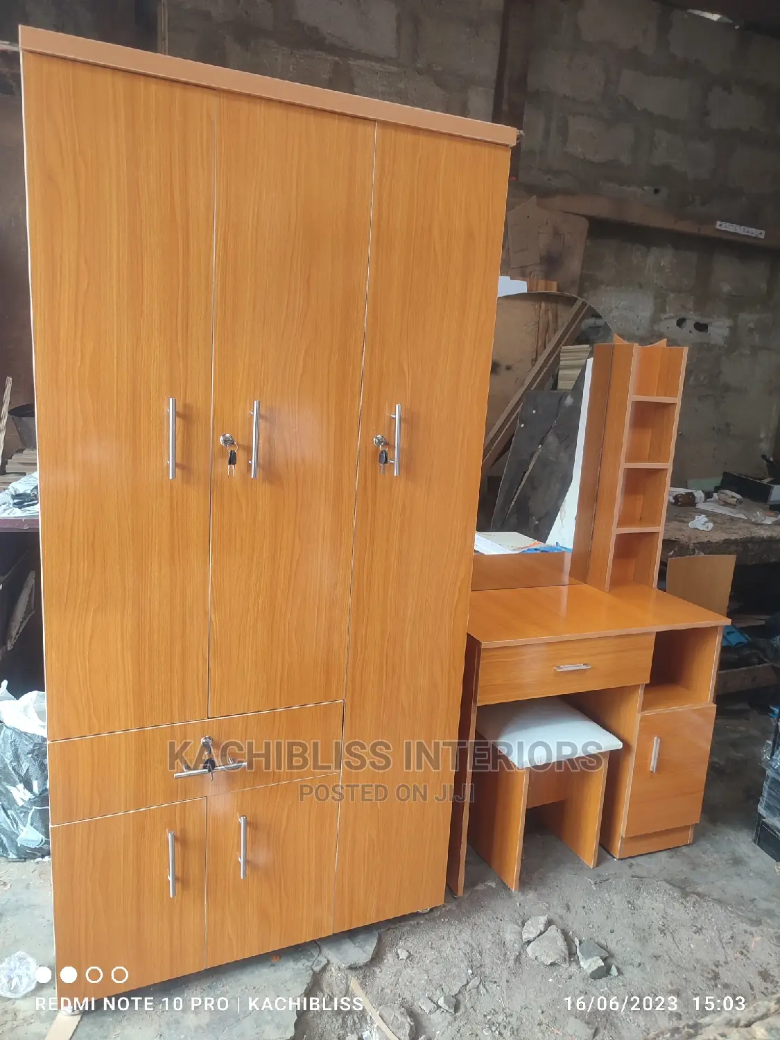 3*6ft Wardrobe and Dressing Mirror