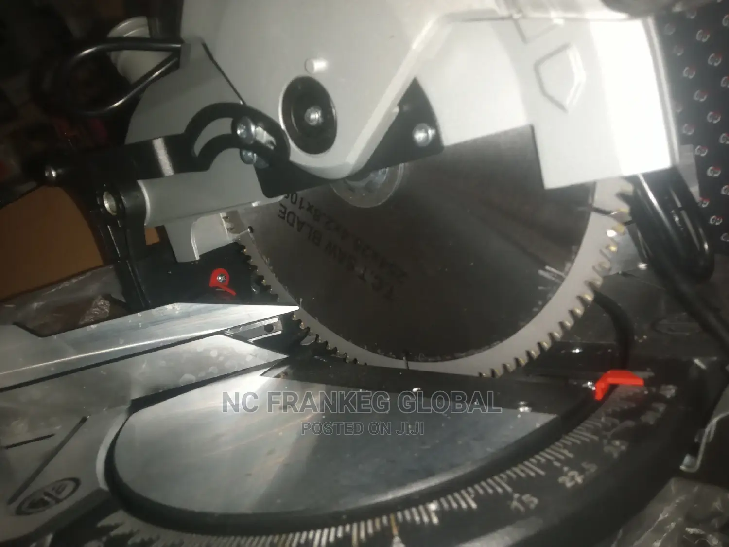 Miter Saw Machine