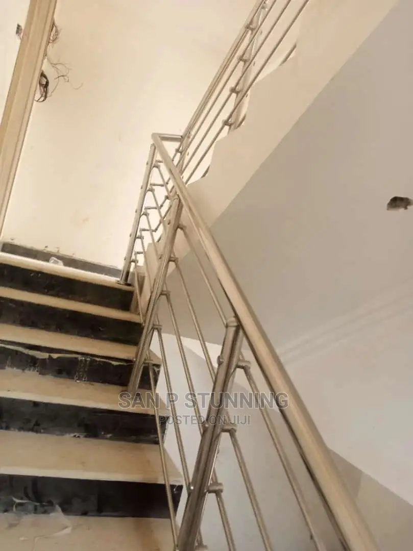 Minimal Space Railings With Lining