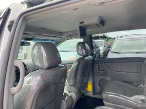Toyota Sienna 2010 Gold