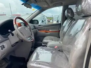Toyota Sienna 2010 Gold