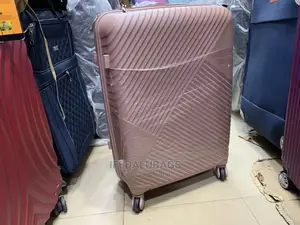 Medium Size Quality Unbreakable Plastic Traveling Luggage