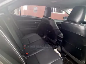 Toyota Corolla XLE (1.8L 4cyl 2A) 2018 Gray