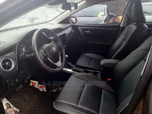 Toyota Corolla XLE (1.8L 4cyl 2A) 2018 Gray
