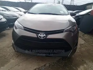 Toyota Corolla XLE (1.8L 4cyl 2A) 2018 Gray
