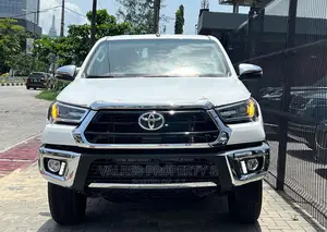 New Toyota Hilux 2023 White