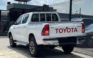 New Toyota Hilux 2023 White