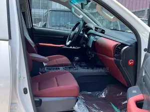 New Toyota Hilux 2023 White