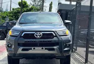 New Toyota Hilux 2023 Gray