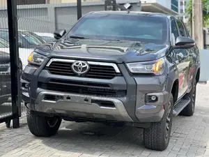 New Toyota Hilux 2023 Gray