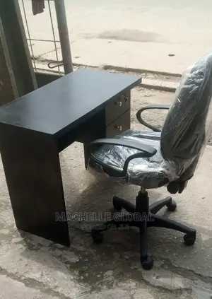 Durable and Comfortable Table/Chair
