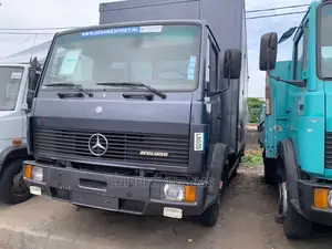 Mecedeces Benz 814 Container Body 2004 Grey