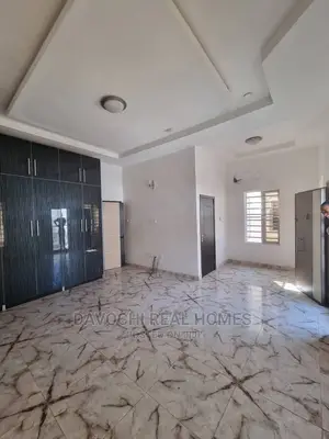 4bdrm Duplex in Chevron Conservation for rent