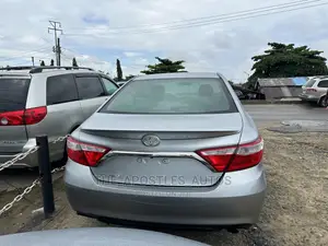 Toyota Camry SE 4dr Sedan (2.5L 4cyl 6A) 2015 Silver