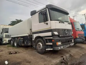 Mercedes Tanker 23000 Liters.