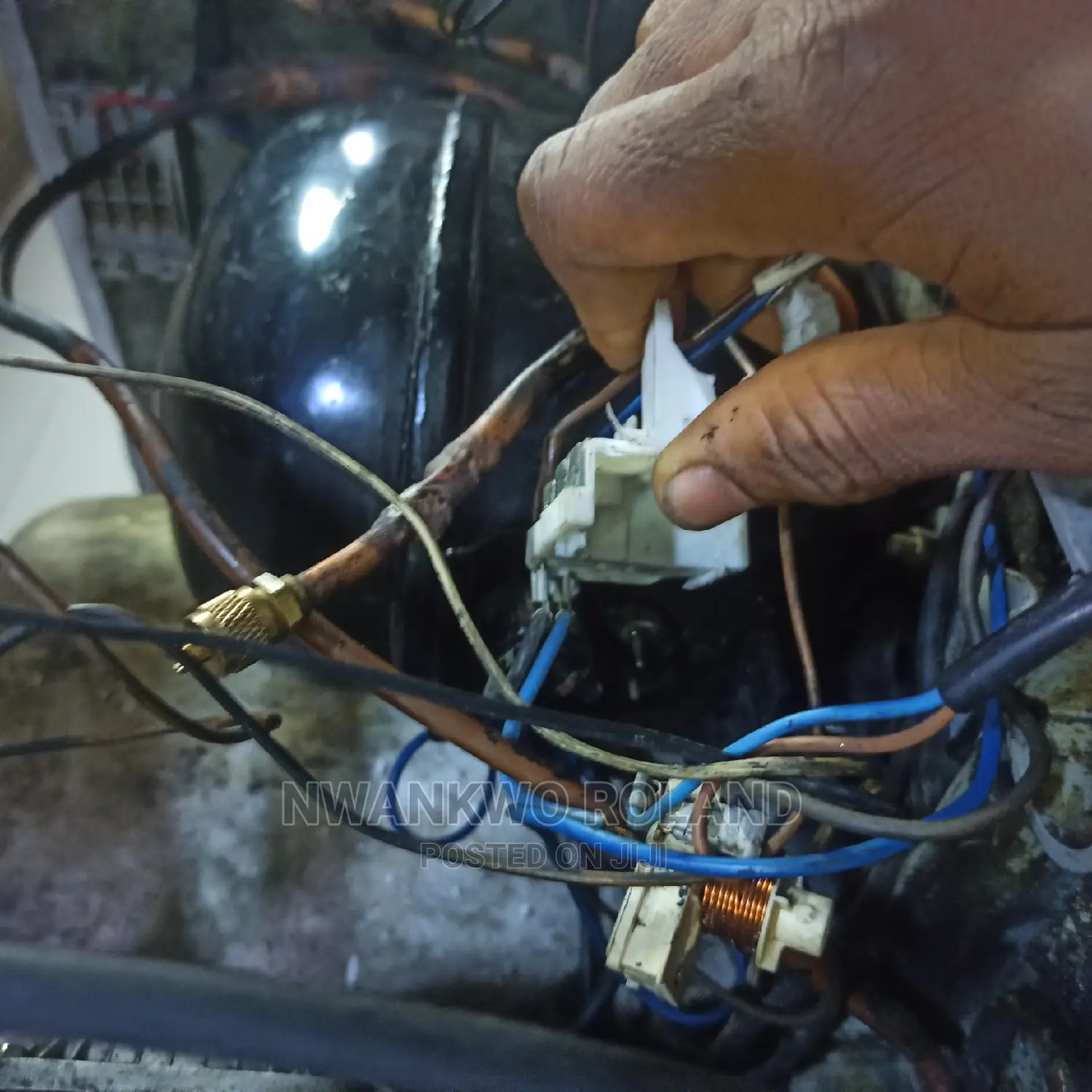 AC Technician Aircondition Install Repairs and Serving